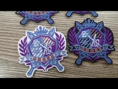 Etichette di ricamo personalizzate Patch di trasferimento di calore per etichette di abbigliamento