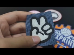 Stiratura in silicone eco-compatibile su indumenti con patch di gomma