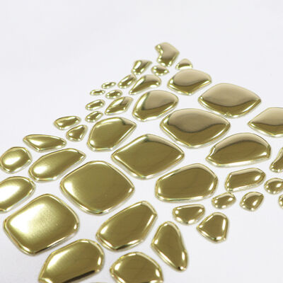 Etichetta di trasferimento di calore TPU in oro metallico su misura - Emblema di forma irregolare per abbigliamento di lusso e abbigliamento di moda
