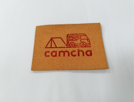 L'unità di elaborazione della pelle scamosciata di Microfiber di colore di Pantone ha impresso le toppe di cuoio cuce su abbigliamento