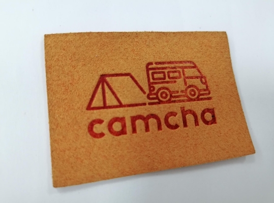 L'unità di elaborazione della pelle scamosciata di Microfiber di colore di Pantone ha impresso le toppe di cuoio cuce su abbigliamento