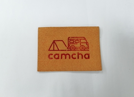 L'unità di elaborazione della pelle scamosciata di Microfiber di colore di Pantone ha impresso le toppe di cuoio cuce su abbigliamento
