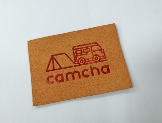 L'unità di elaborazione della pelle scamosciata di Microfiber di colore di Pantone ha impresso le toppe di cuoio cuce su abbigliamento