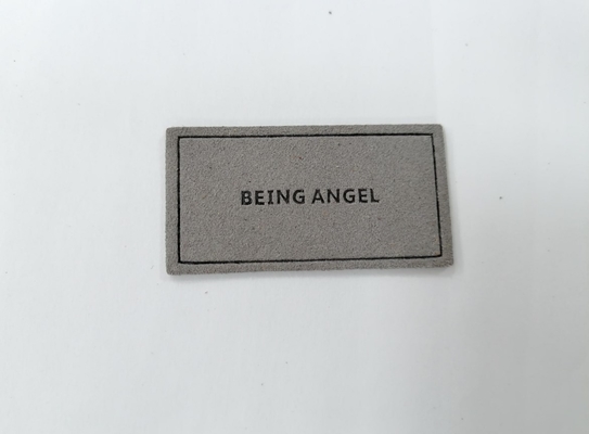 Microfiber ha impresso l'etichetta di cuoio dell'unità di elaborazione di logo cuce su abbigliamento personalizza la progettazione