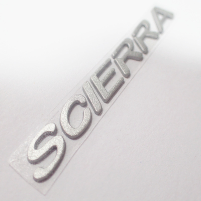 Le etichette su misura dell'abbigliamento del trasferimento di calore del silicone 3D con argento Shinny il colore