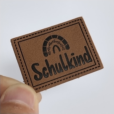 Microfiber ha impresso l'etichetta di cuoio dell'unità di elaborazione di logo cuce su abbigliamento personalizza la progettazione