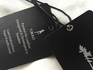 Etichette d'argento di caduta dell'abbigliamento della carta patinata di logo di entrambi i lati con cavo incerato il nero