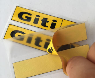 il trasferimento di calore sollevato 3D rattoppa le etichette su ordinazione di Tagless per l'indumento all'aperto