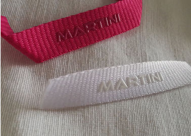 Il tessuto su ordinazione di serigrafia etichetta il ciclo del gancio della camicia delle etichette sull'indumento