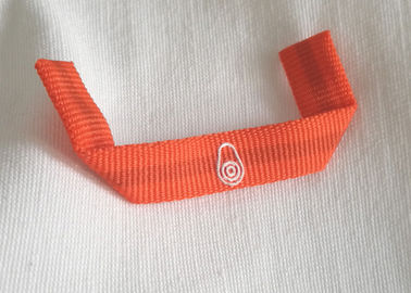 Il tessuto su ordinazione di serigrafia etichetta il ciclo del gancio della camicia delle etichette sull'indumento