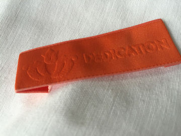 Etichette tessute Needleloom comode dell'abbigliamento con incidere ad alta frequenza