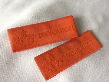 Etichette tessute Needleloom comode dell'abbigliamento con incidere ad alta frequenza