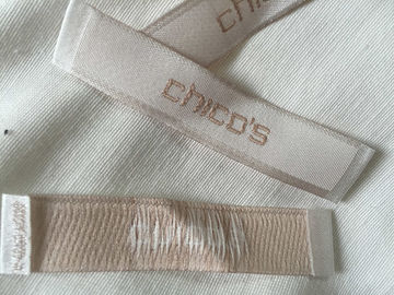 L'abbigliamento tessuto cotone amichevole eco- identifica le etichette per i vestiti ricamate