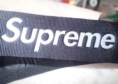 Logo riflettente ad alta frequenza supremo di 3D 3M su nastro di nylon di 3.2cm per il logo dei cappelli