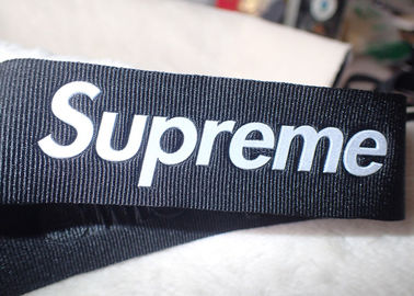Logo riflettente ad alta frequenza supremo di 3D 3M su nastro di nylon di 3.2cm per il logo dei cappelli
