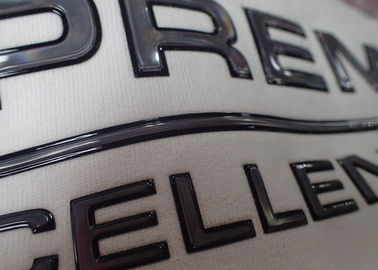 3D etichette dell'abbigliamento del trasferimento di calore di effetto TPU, toppa ad alta frequenza con il logo di goffratura per su misura