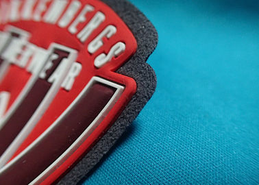 Il logo su ordinazione ha impresso le toppe autoadesive dell'abbigliamento, etichette della gomma del silicone 3D
