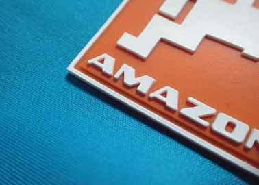 L'etichetta materiale del panno del PVC del silicone, progetta l'etichetta per il cliente di cura di gomma del silicone della toppa 3D del PVC