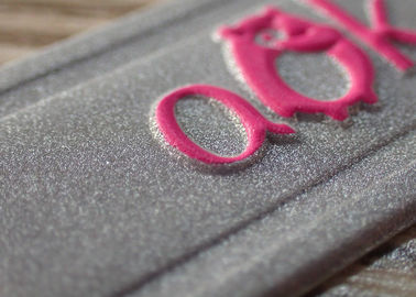 Cucia sulle toppe di logo del PVC impresse toppe su ordinazione 3D dell'abbigliamento con il tessuto del feltro