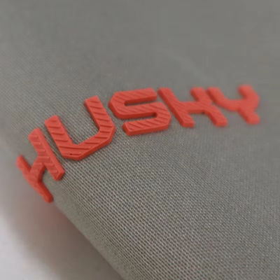 T-shirt personalizzato Etichetta in silicone Lavabile 3D Logo in silicone morbido Trasferimento termico Badge in silicone