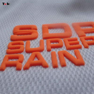 Etichetta di silicone a iniezione di muffa personalizzata Lavabile 3D Logo di silicone morbido Trasferimento termico Badge di silicone