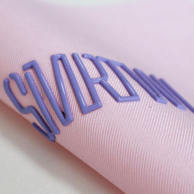 Lettere di design personalizzate Etichetta di marca in rilievo ad alta frequenza 3D TPU Logo Trasferimento di calore Ferro sulle etichette per abbigliamento
