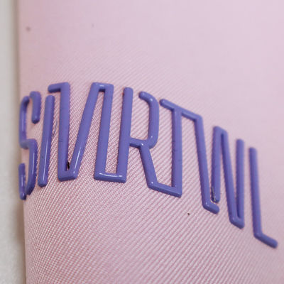 Lettere di design personalizzate Etichetta di marca in rilievo ad alta frequenza 3D TPU Logo Trasferimento di calore Ferro sulle etichette per abbigliamento