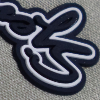 Etichetta in silicone 3D personalizzata, stampata a caldo, lavabile, con trasferimento del logo in silicone morbido 3D