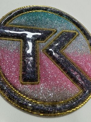 Disegno viola Trasferimento di calore personalizzato Colore arcobaleno Effetto olografico Patch di TPU morbido metallico per jeans