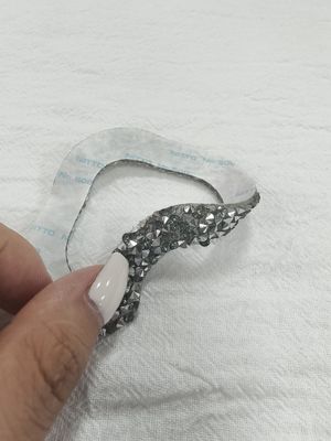 Modello personalizzato con strass a forma di fiamma, testo e brillantini, design termoadesivo, applicazione a caldo su maglietta e giacca