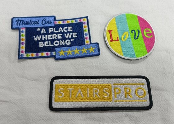 Abbigliamento ricamo Badge Fashion Design Abbigliamento Colore duraturo Tessuto tessuto Abbigliamento Patch