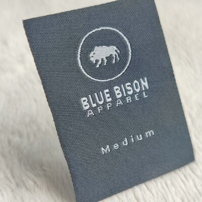 Produttore di etichette tessute personalizzate per abbigliamento privato, etichette pendenti in raso con logo del marchio, cotone stampato, poliestere goffrato per abbigliamento