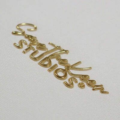 Etichetta di trasferimento di calore in TPU in oro 3D incisa per abbigliamento