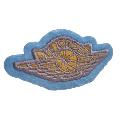 Etichette di abbigliamento personalizzate Patch di ricamo adesivi per trasferimento di calore per abbigliamento