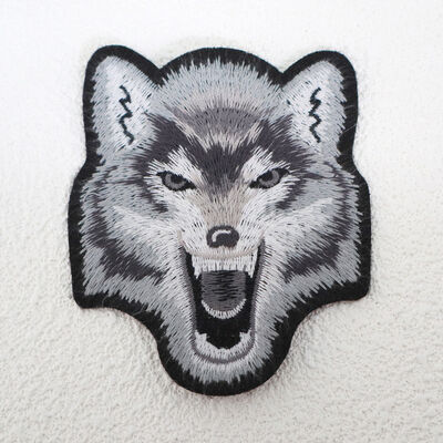 Custom Wolf Head Embroidered Patch – Iron-On/Sew-On Animal Patch for Apparel & Accessories