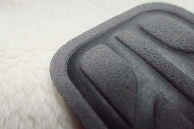 Etichetta rispettosa dell'ambiente molle grigia di Microfiber, logo ad alta frequenza di Costom per abbigliamento