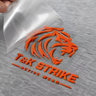 Etichette di stampa in silicone a schermo Emblematiche di gomma morbida personalizzate Adatte per abbigliamento di moda Indumenti sportivi Borse e cappelli Decorazione