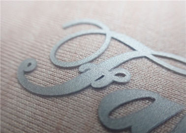 La personalizzazione delle etichette dell'abbigliamento del trasferimento di calore di colore e della fonte/calore del silicio preme le etichette