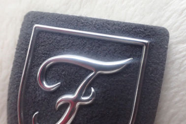 Il cuoio impresso del trasferimento di calore su ordinazione rattoppa il logo 3D su pelle scamosciata, etichette dei vestiti TPU