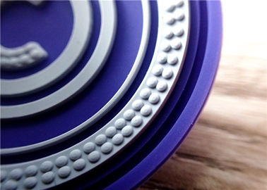 Le toppe circolari del silicone di doppio colore con 3D hanno impresso il logo di marca commerciale