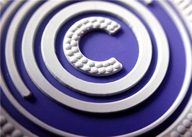 Le toppe circolari del silicone di doppio colore con 3D hanno impresso il logo di marca commerciale