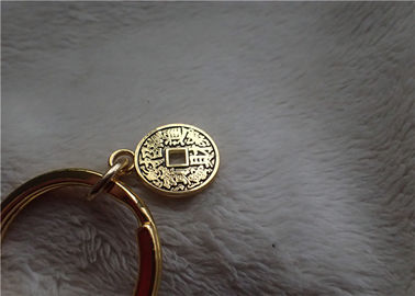 Catena chiave del bambino di stile cinese del lingotto grasso ceramico dell'oro in cappotto rosso