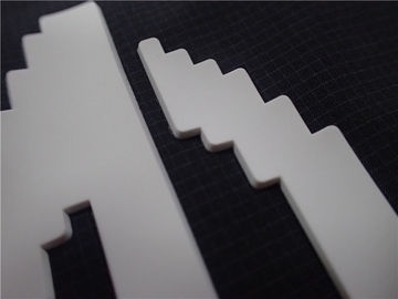 Etichette bianche su ordinazione del trasferimento di calore del modanatura del silicone per spessore dell'abbigliamento 0.6MM
