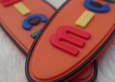 Le toppe di gomma creative ovali non tossiche di logo per gli indumenti/bambini insacca