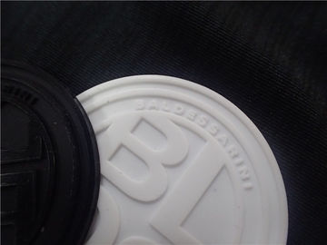 Toppe di gomma su ordinazione di logo/distintivo rotondo del silicone per l'indumento o le borse