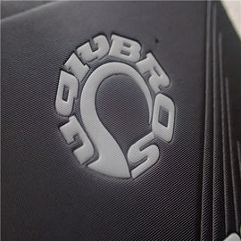 Le toppe su ordinazione dell'abbigliamento del cuoio dell'unità di elaborazione, bianco hanno inciso la linea grandi toppe polacche smussate di logo per i vestiti