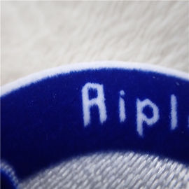 Il doppio ferro di forma rotonda di colore sull'abitudine rattoppa il logo Tatami dello squalo che si affolla con la colla calda della colata