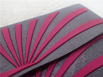 Toppe di gomma rosse 3D per l'indumento Microfiber grigio morbido con il logo del silicone dell'iniezione