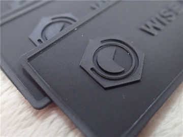 L'abbigliamento su ordinazione brillante del nero TPU rattoppa la resistenza all'usura di dimensione 3*4.5cm