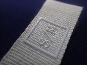 Etichette del tessuto stampate bianco con il logo del silicone per le toppe dell'abbigliamento di sport